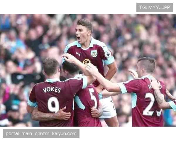 伯恩利2比2逼平曼联 保级球队展现顽强战斗力 伯恩利2比2逼平曼联 保级球队展现顽强战斗力